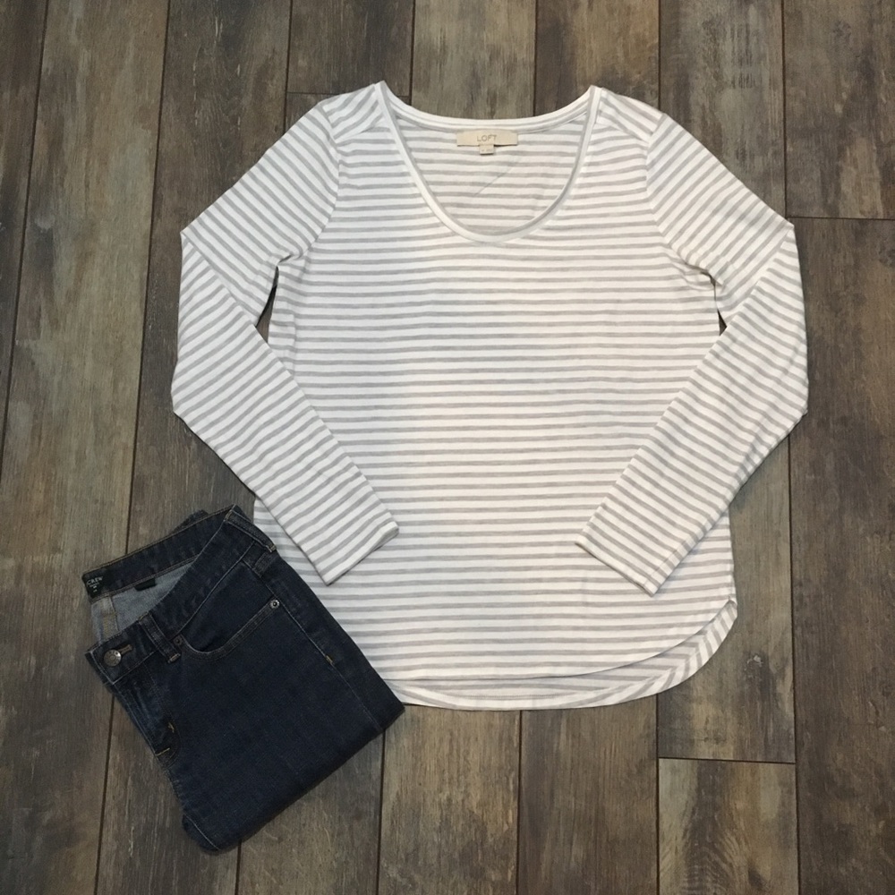 LOFT shirt tail hem long sleeve T medium